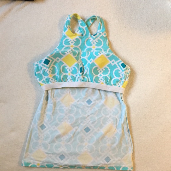 Lucy Criss-Cross Strap Workout Tank - Size M - Picture 3 of 7